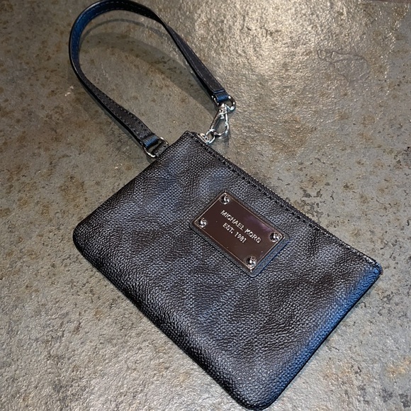 NWOT Michael Kors Small Black Wristlet - Picture 1 of 15